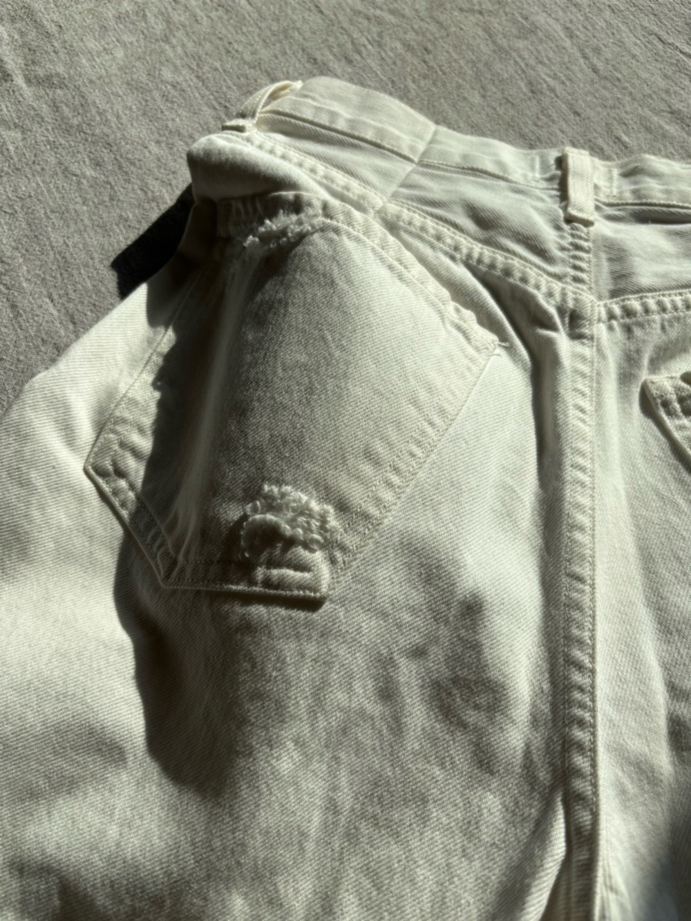 Citizens Of Humanity White Straight-Leg High-Rise Jeans - Picture 7 of 13